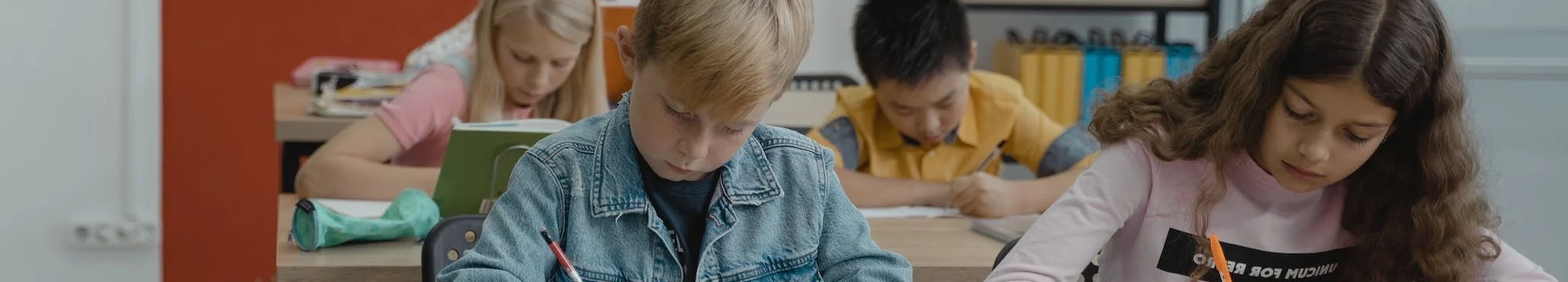 Explorando Cartas na Turma do Chaves: Estímulo à Formação de Habilidades de Leitura e Escrita – Exploring Letters in The Kid: Stimulating the Formation of Reading and Writing Skills